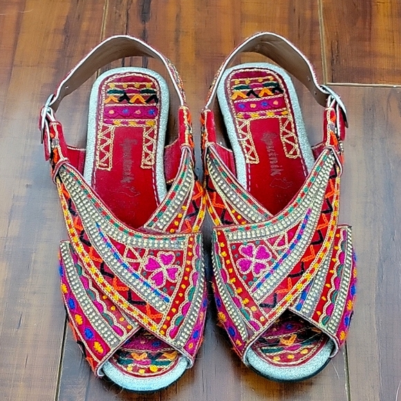 Sputnik Shoes - Multi-colored embroidery sandals